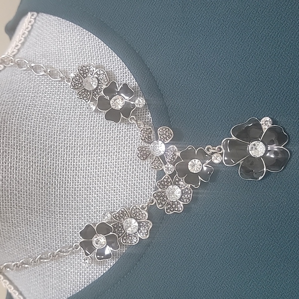 FLORAL BLACK AND SILVER TONED NECKLACE W/ CRYSTALS 12 INCHES